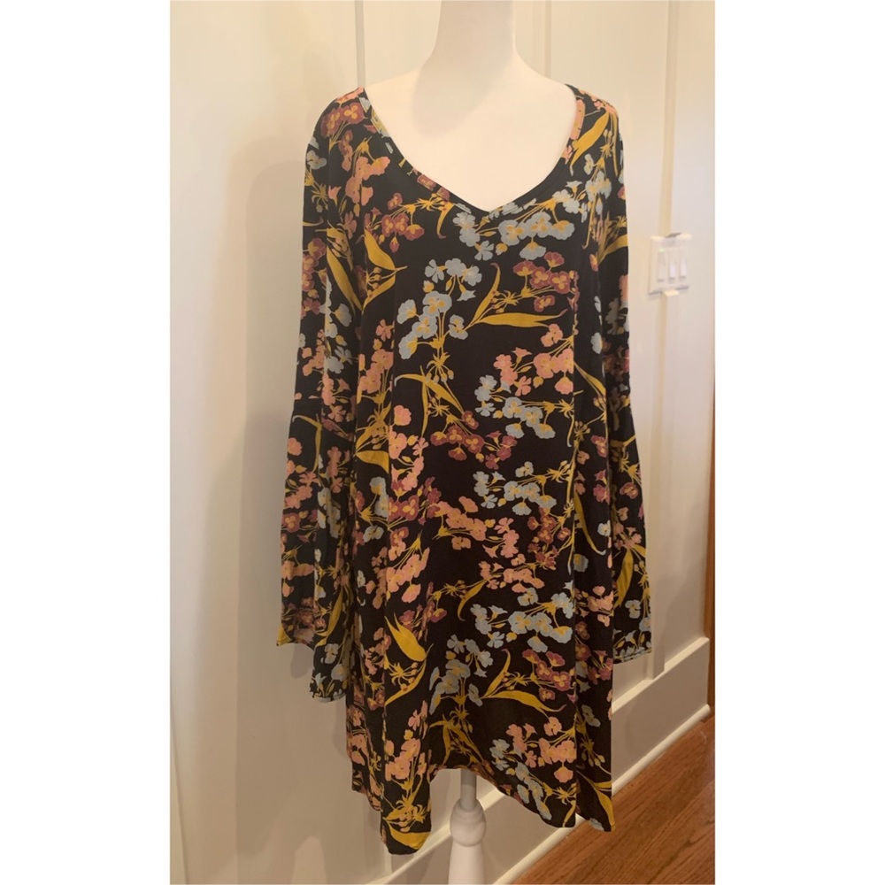Xhiliration Top/Dress with Black Multi-Color Design and Back Cutout